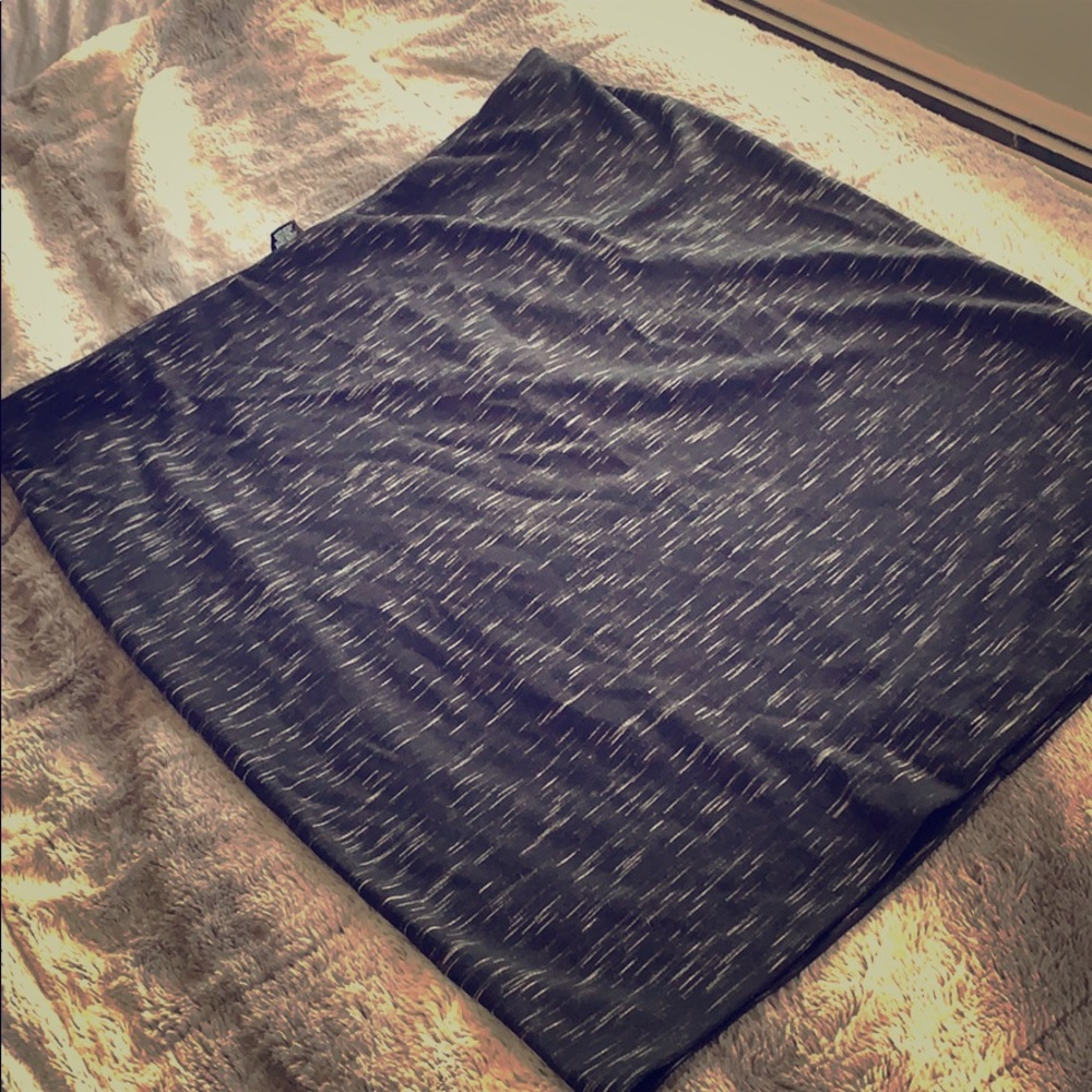 Black & white stretch skirt
